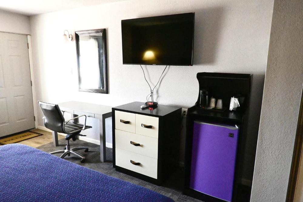 Standard King Room interior