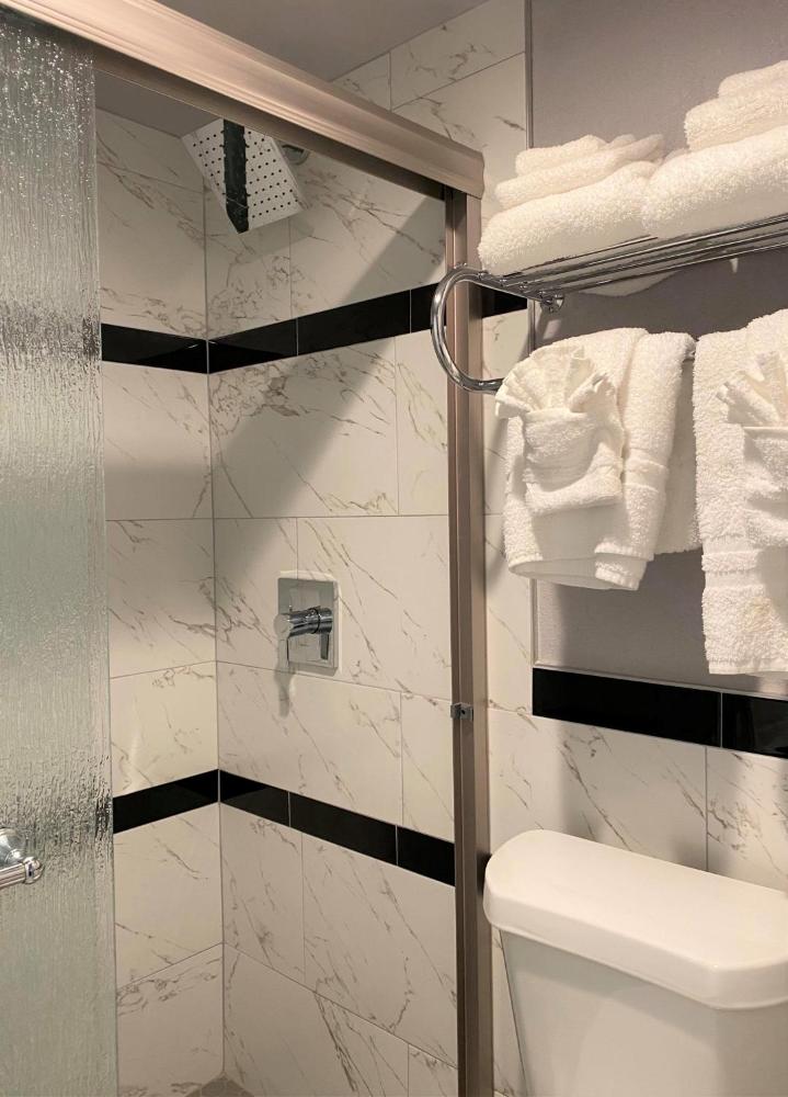 Deluxe King Room interior